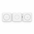 Chargeur sans fil magnétique 3-en-1 blanc – fond blanc studio